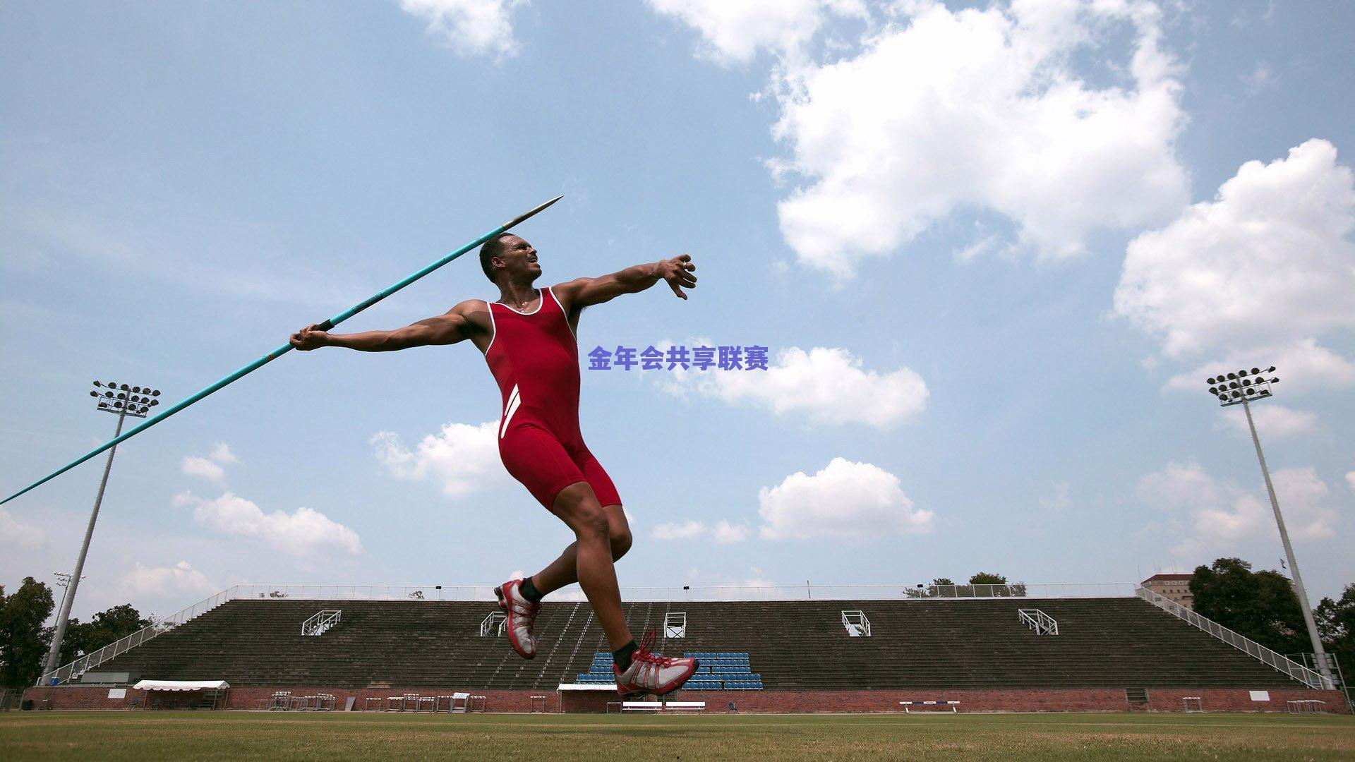 恩比德惊喜现身MLB赛场！头戴棒球帽与费城人球员欢乐互动