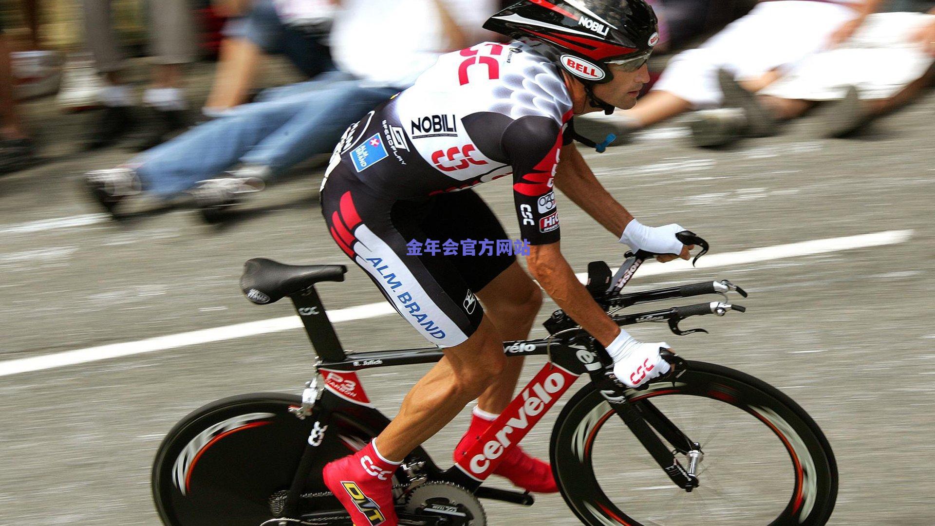 巴萨与费尔明确认留队，切尔西转向西蒙斯为夏窗头号目标