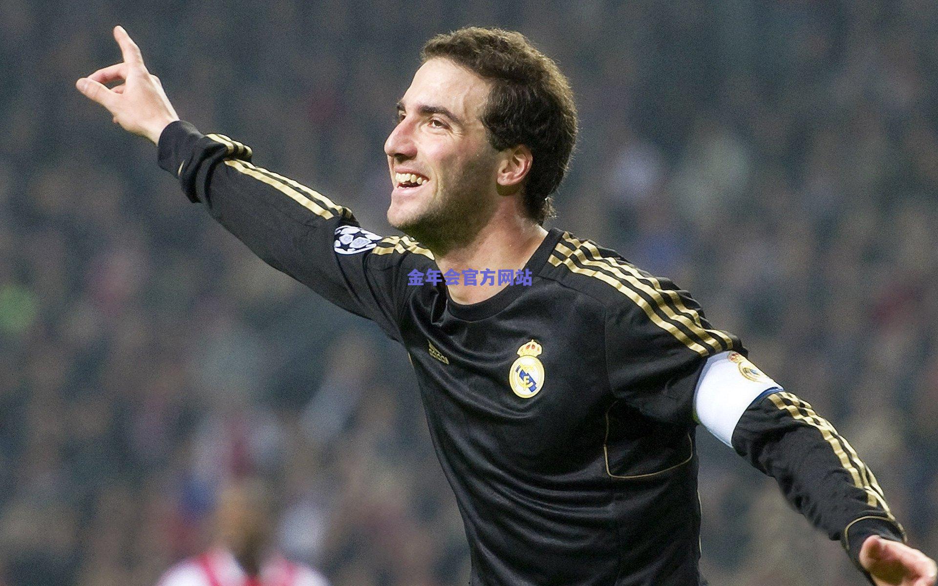 巴萨与费尔明确认留队，切尔西转向西蒙斯为夏窗头号目标